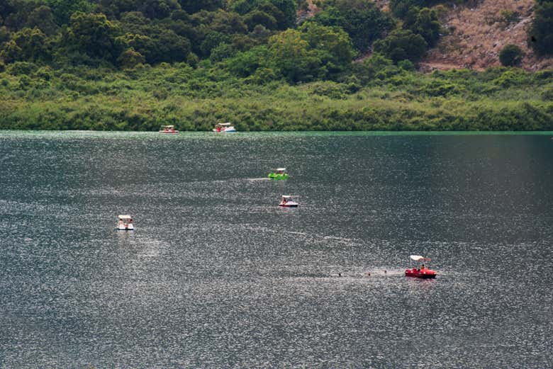 Bateaux sur le Lac Kournas