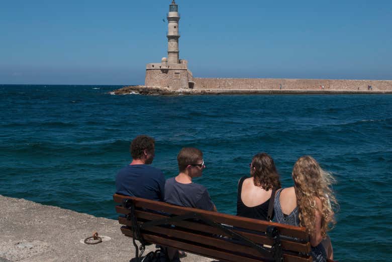 Contemplez le phare de La Canée