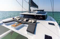 Cruzeiro de catamarã pelas ilhas de Delos e Rhenia