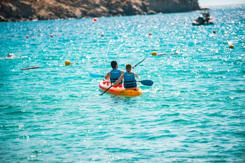 Canoas en playa Paraíso