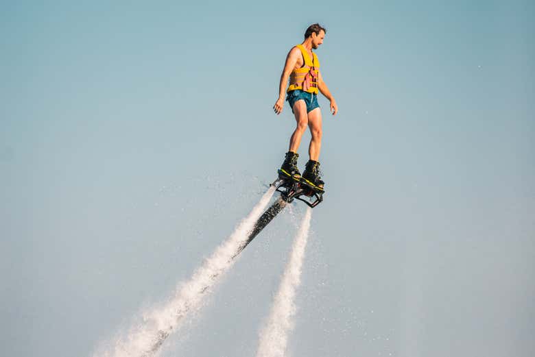 Pendant le cours de flyboard