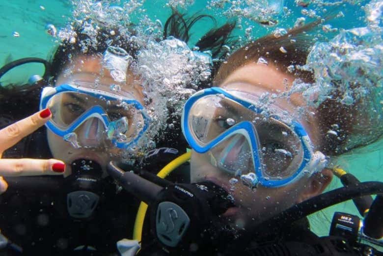 Diversión en el curso de buceo