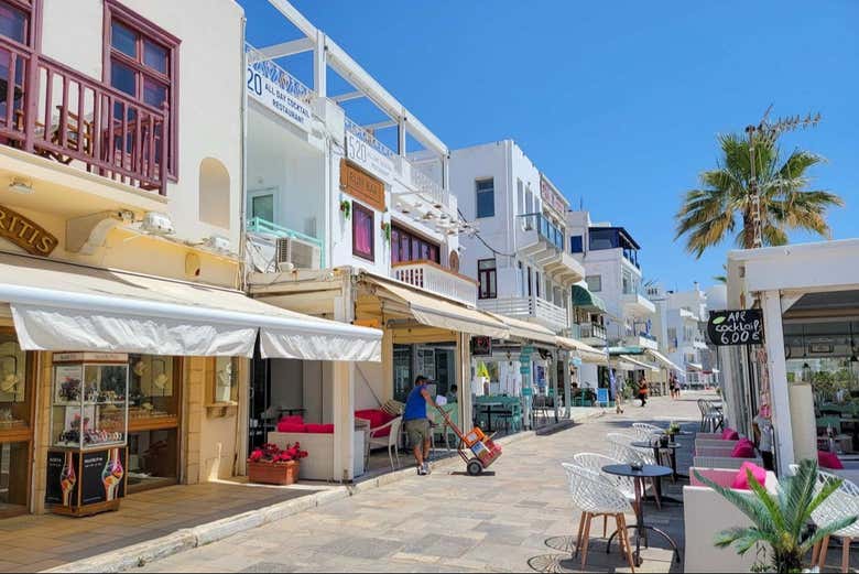 Paseo marítimo de la ciudad de Naxos