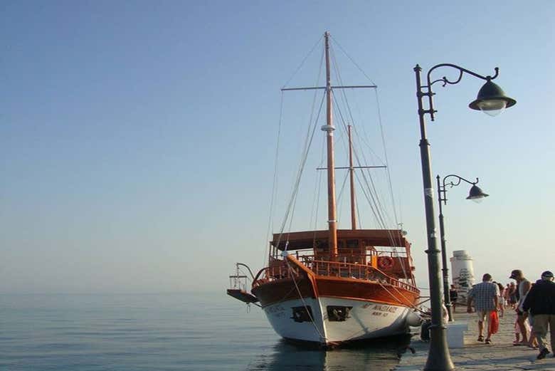 Barco en el que realizaremos la excursión