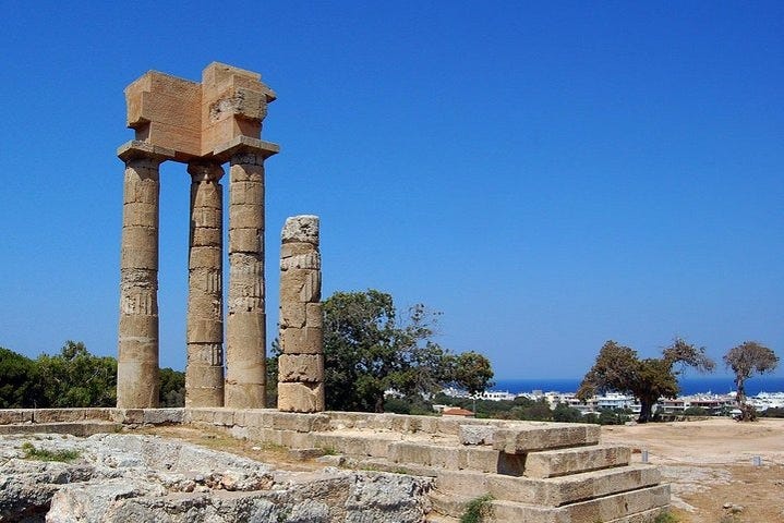 L'Acropoli, sul Monte Santo Stefano