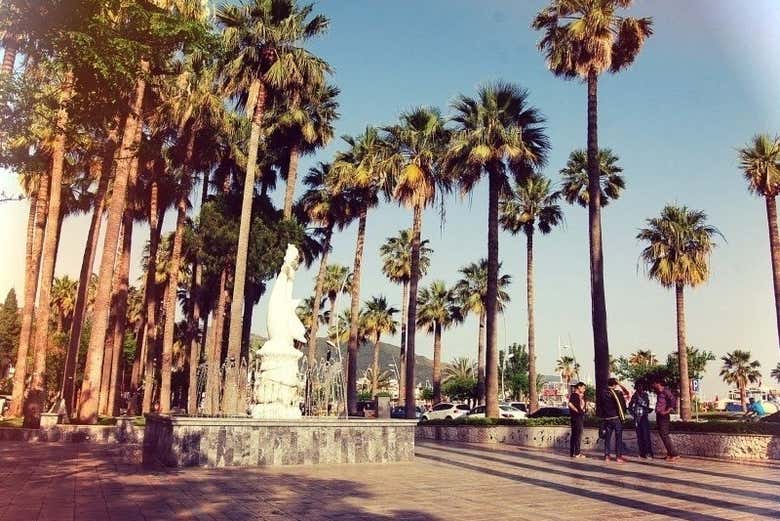 Paseo con palmeras de Marmaris