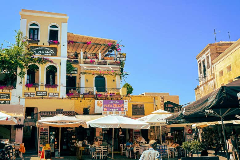 Disfrutad del animado ambiente en las plazas medievales