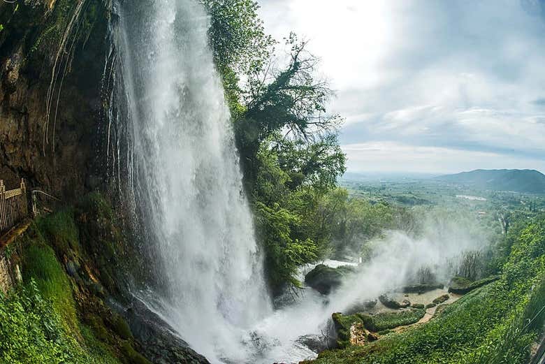 Cascata de Édessa em um dia claro