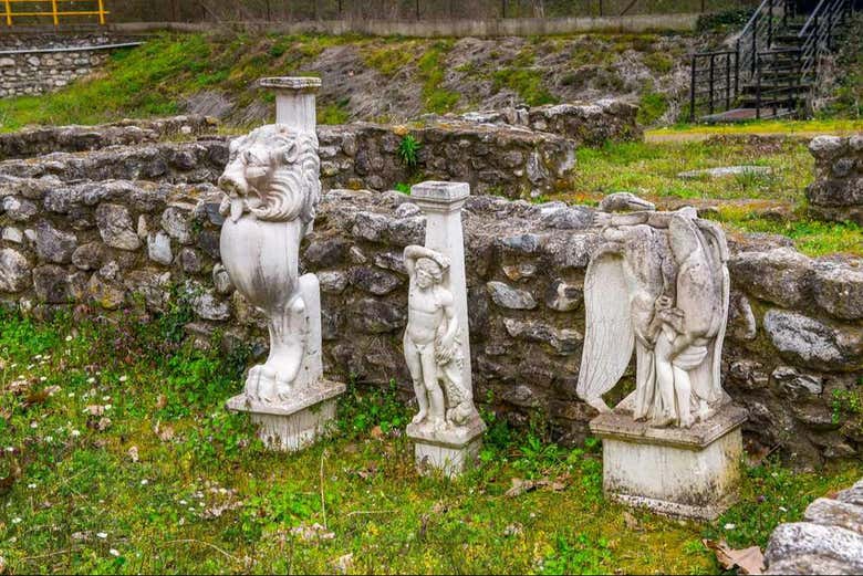 Esculturas del teatro de Díon