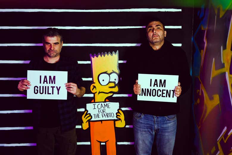Un colpevole e un innocente vicino a Bart Simpson