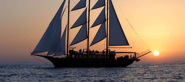 Excursión en barco por Santorini al atardecer