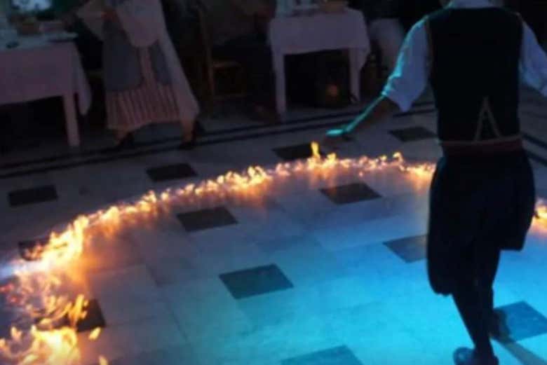 Bailando en torno al fuego