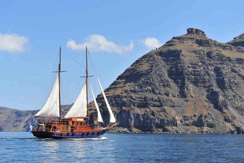 Navegando pela Caldeira de Santorini