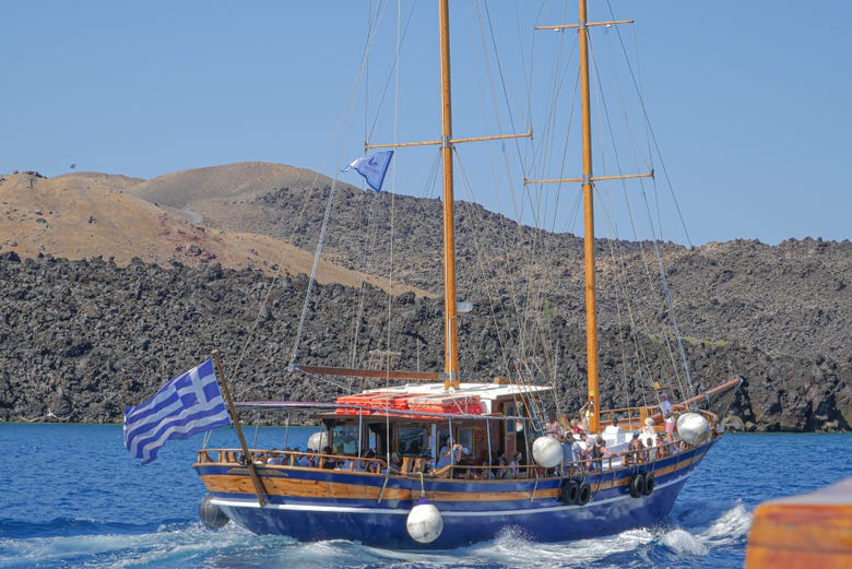 In barca a Santorini
