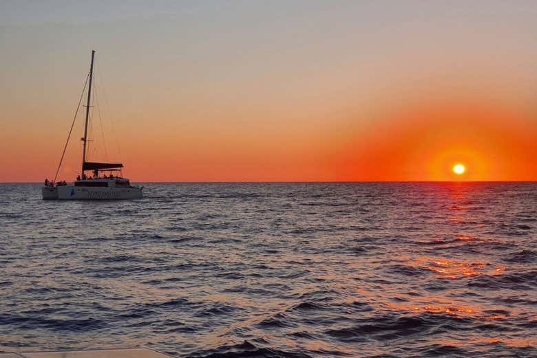 Tramonto in catamarano alla Caldera di Santorini