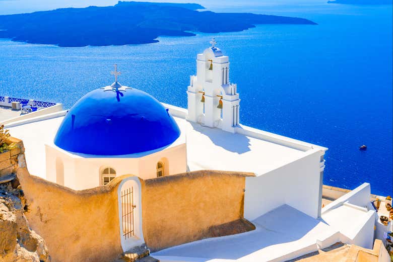 L'église au dôme bleu de Firostefani