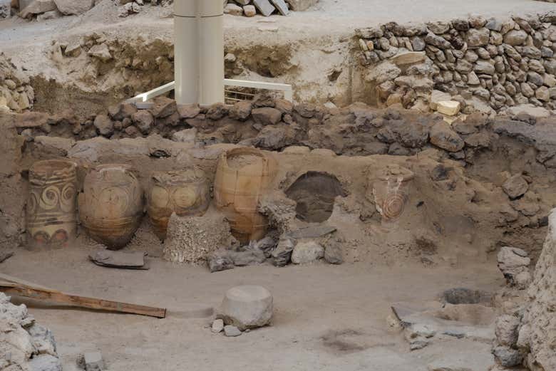 Restos arqueológicos en el yacimiento de Akrotiri