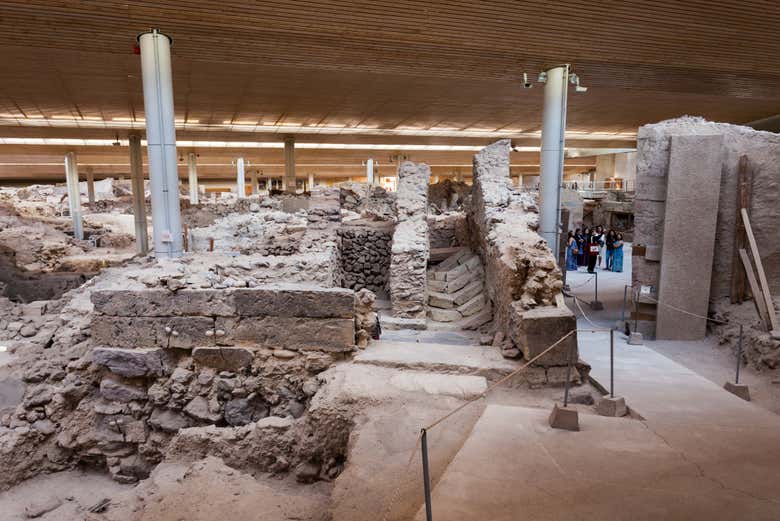 All'interno del sito archeologico di Akrotiri