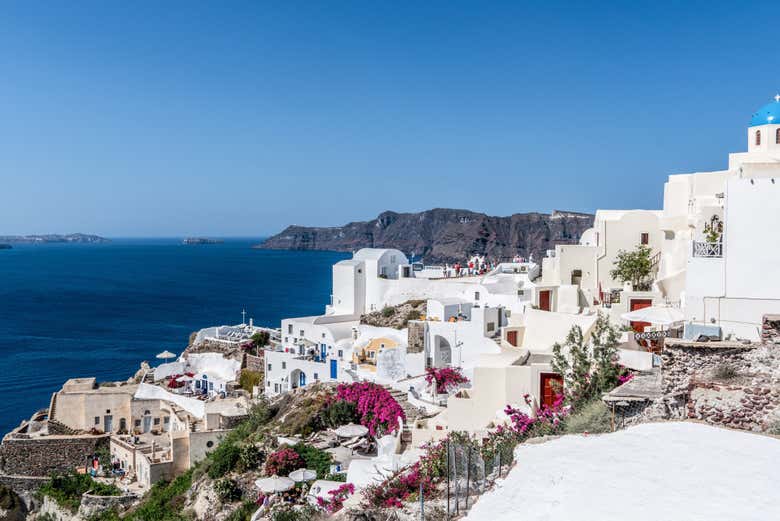 Vista su alcune case a Santorini