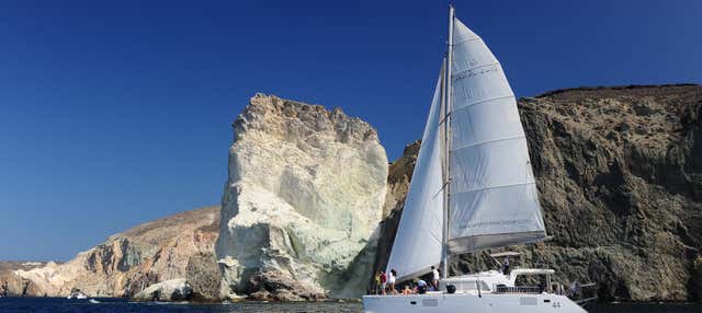 Paseo privado en catamarán por la Caldera de Santorini