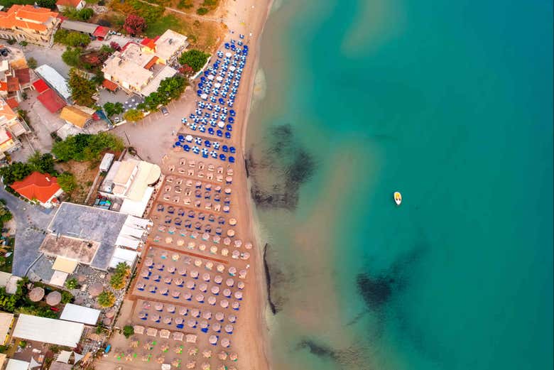 Vista aérea de la playa Alykes