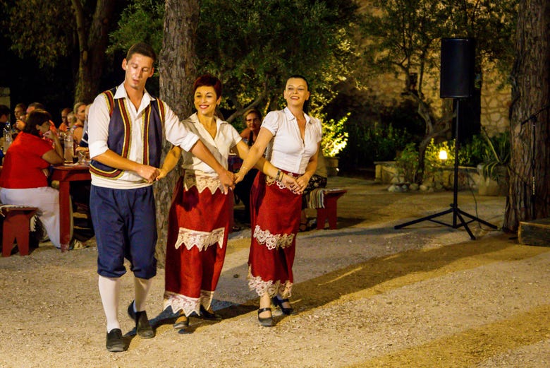Greek folklore show in Zante