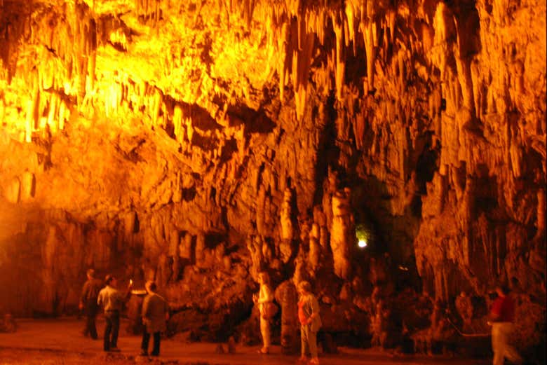 Interior das grutas de Drogarati