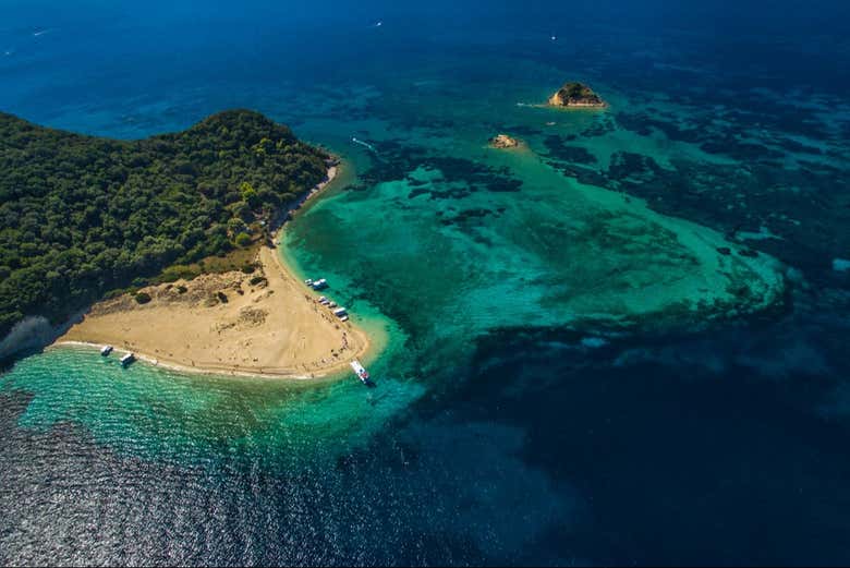 Vistas aéreas do parque marinho de Zakynthos
