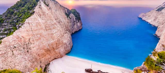 Paseo en barco a las Cuevas Azules y playa de Navagio