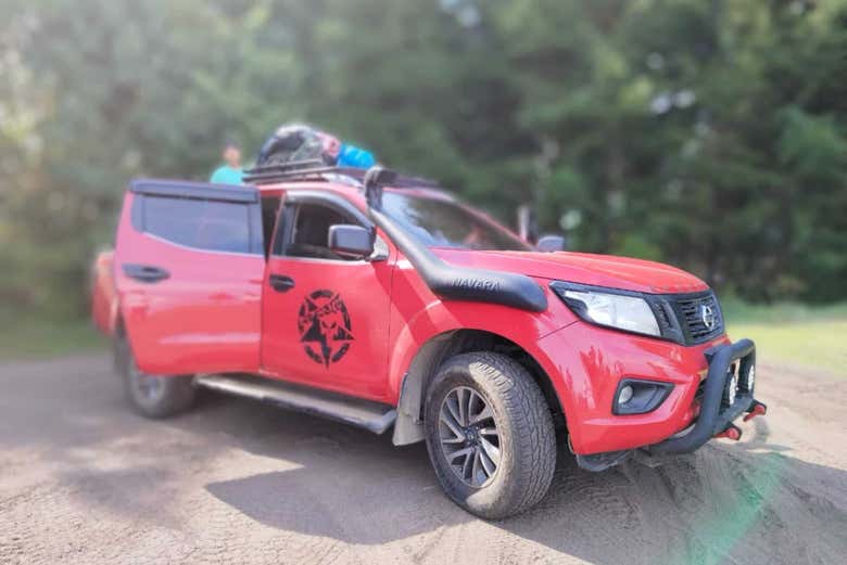 El vehículo 4x4 listo para subir el volcán Acatenango