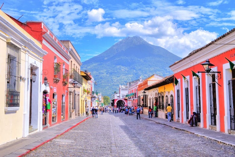 Exploring the colonial style streets of Antigua Guatemala