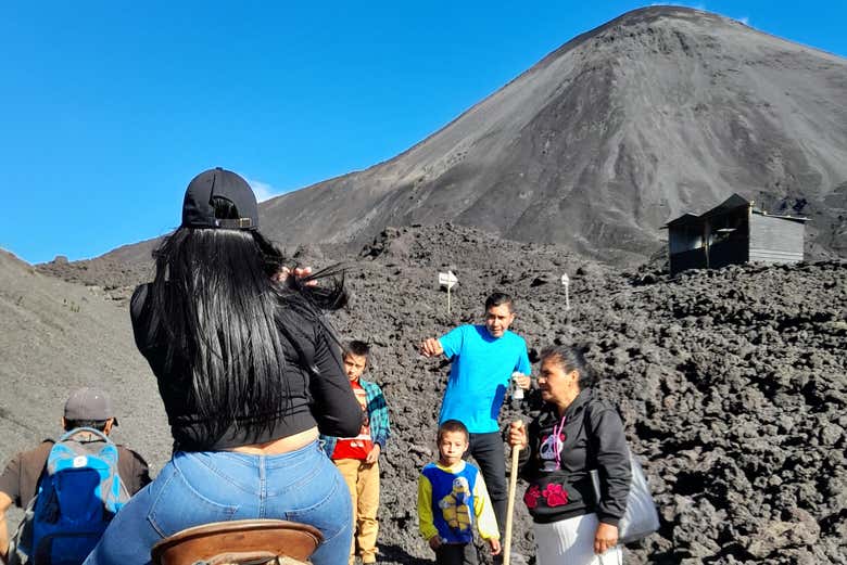 Ascendiendo por el volcán de Pacaya