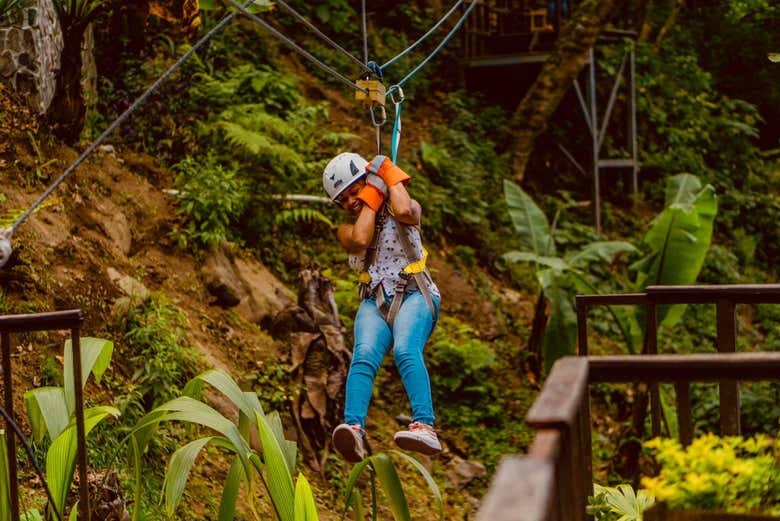 Zipline through Paseo de las Nubes farm
