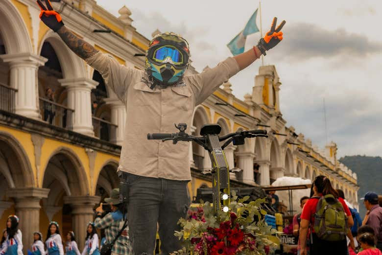Disfrutando del tour en scooter por Antigua Guatemala