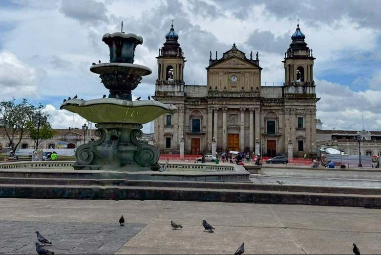 Plaza de la Constitución y su fuente central