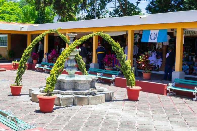 Plaza central del mercado de artesanías