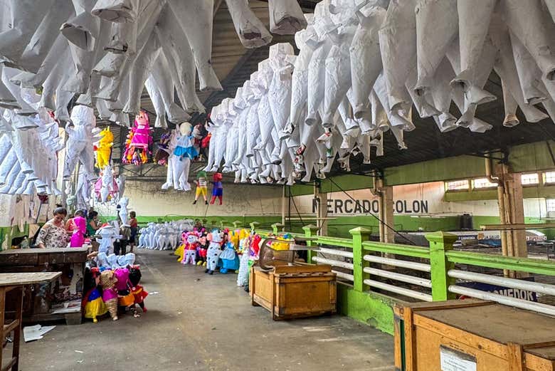 Las típicas piñatas de Ciudad de Guatemala
