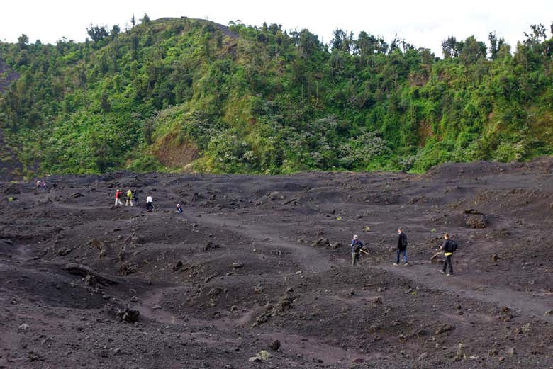Caminhando pelo terreno vulcânico de Pacaya