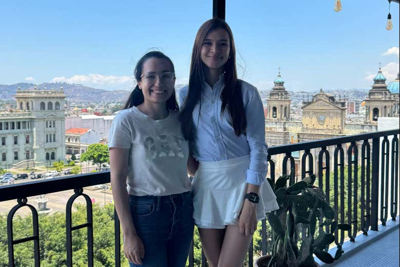 La foto del recuerdo desde la terraza con vista a la plaza