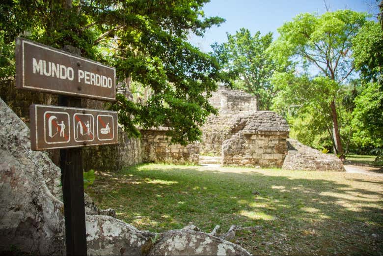 Letrero en Mundo Perdido de Tikal