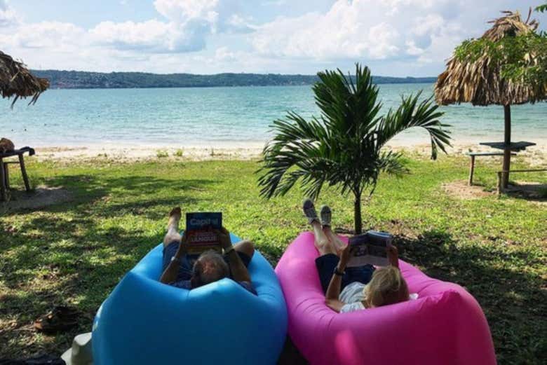 Aproveitando o entorno na praia Chechenal