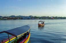 Passeio de barco pelo lago Petén Itzá + praia El Chechenal