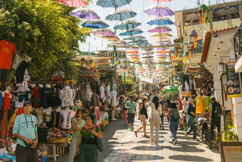 La calle más animada de San Juan La Laguna