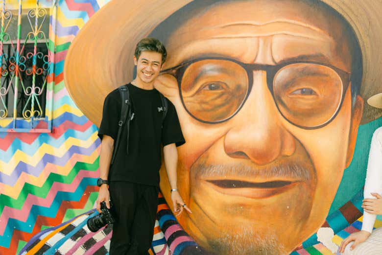Una foto en uno de los murales de San Juan La Laguna