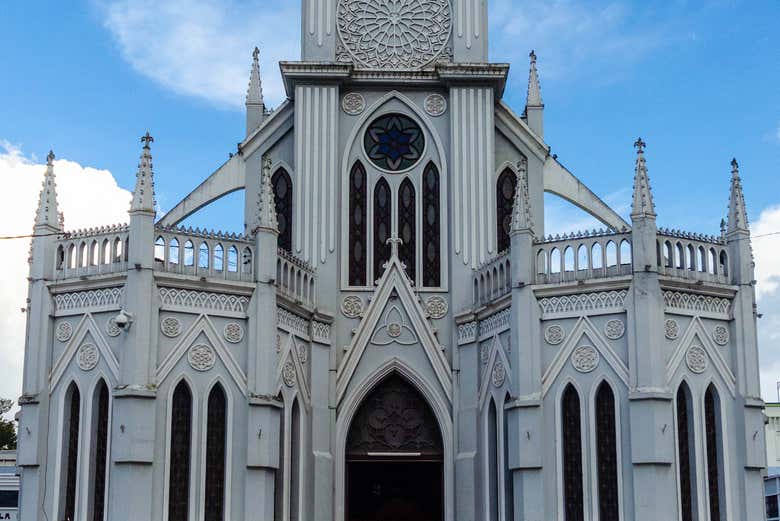 Osservando la chiesa di San Nicolás