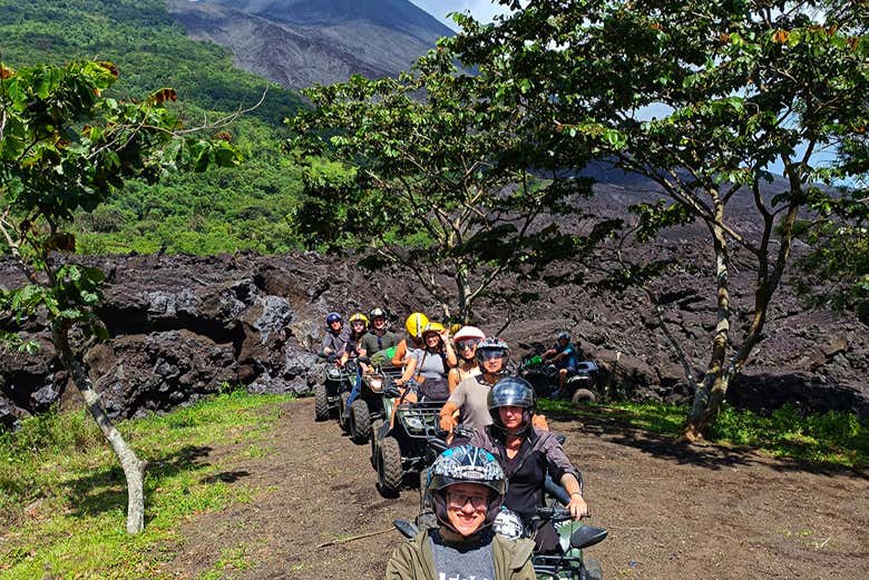 Atravesando bellos paisajes volcánicos