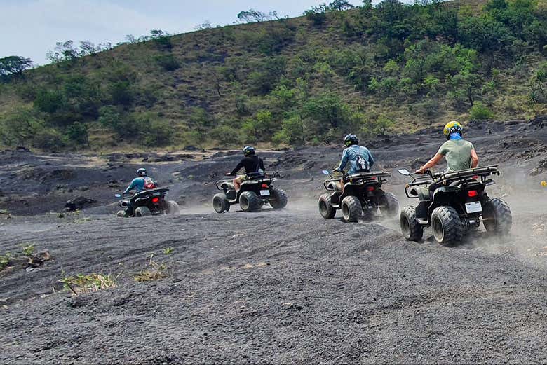 Empezando a adentrarnos en los caminos del volcán