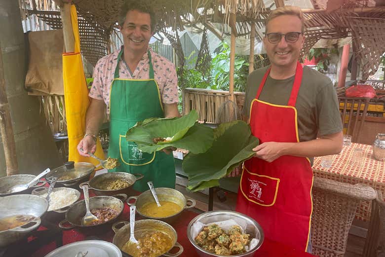 La nourriture sera servie sur des feuilles de lotus