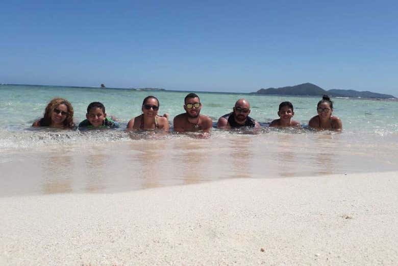 Baño en aguas del mar Caribe