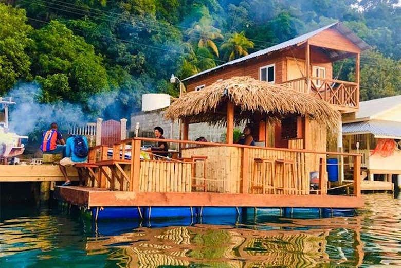 Casa Flotante tiki